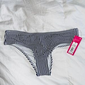 Bikini cheeky bottoms